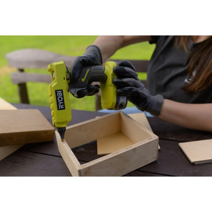 Клеевой пистолет Ryobi ONE+ R18GLU-0 5133002868