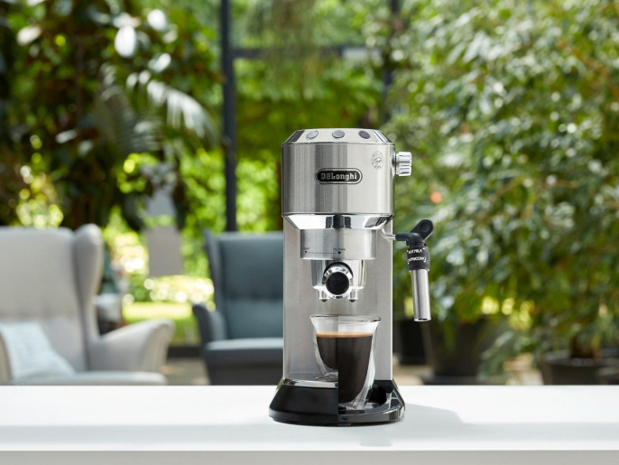 Кофеварка DeLonghi EC685.M, рожковая, серебристый / черный