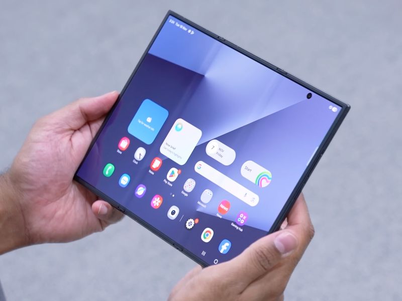 «Трикладушку» Samsung Galaxy Z TriFold показали в деле