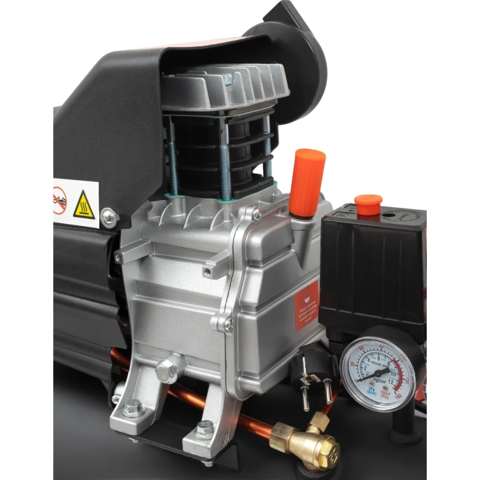 Поршневой масляный компрессор Gigant и набор пневмоинструмента LAS 24/1500K