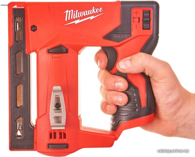 Степлер Milwaukee M12 BST-0 4933459634 тип скобы: Т50, емкость магазина: 84 шт; ширина скобы: 11,4 мм, длина скобы: 6-14 мм, количество циклов: 140 циклов/мин, АКБ
