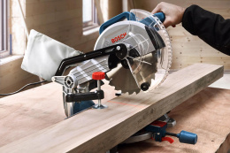 Торцовочная пила Bosch GCM 216 1300Вт 4800об/мин d 216мм (0601B33000)