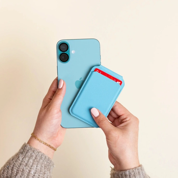 Магнитный кошелек-подставка из веганской кожи Satechi Magnetic Wallet Stand Magsafe Compatible. Цвет: светло-голубой AP-MWSB