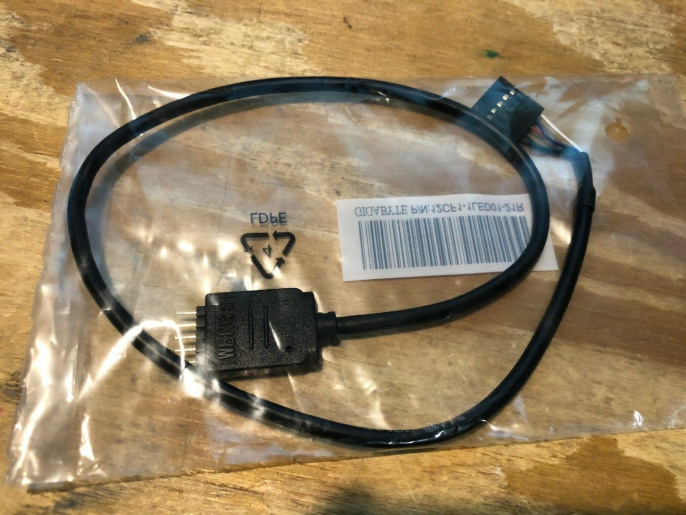 Кабель GIGABYTE 12CF1-1LED01-71R 4 / 5 Pin RGBW LED Lighting Strip Extension Cable Cord