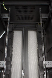 Шкаф серверный Lanmaster TWT-CBB-42U-8X10-P1 напольный 42U 800x1000мм пер.дв.перфор. задн.дв.перфор.2-хст. 2 бок.пан. 800кг черный