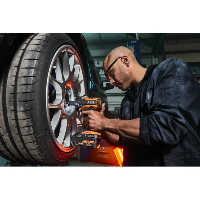 Бесщеточный аккумуляторный ударный гайковерт AEG BSS18C12ZB6-0 4935472012