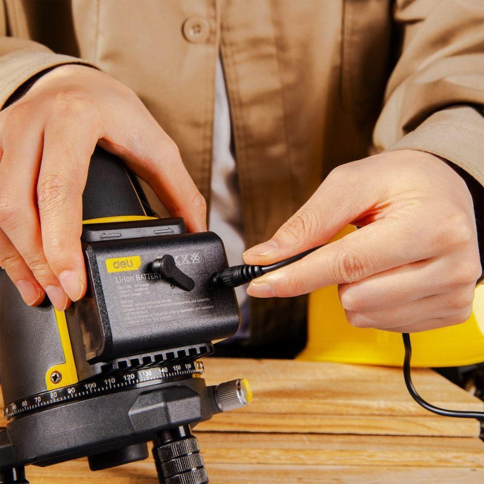 Лазерный уровень Deli DL332305 5 лучей зеленый цвет , точность +/-1,5мм/7м, угол самовыравнивания 3°, 2АКБ 4 А*ч+ЗУ, время работы до 4 часов, кейс