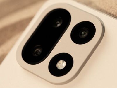 OnePlus 15 в новом цвете показали «вживую» [ФОТО]