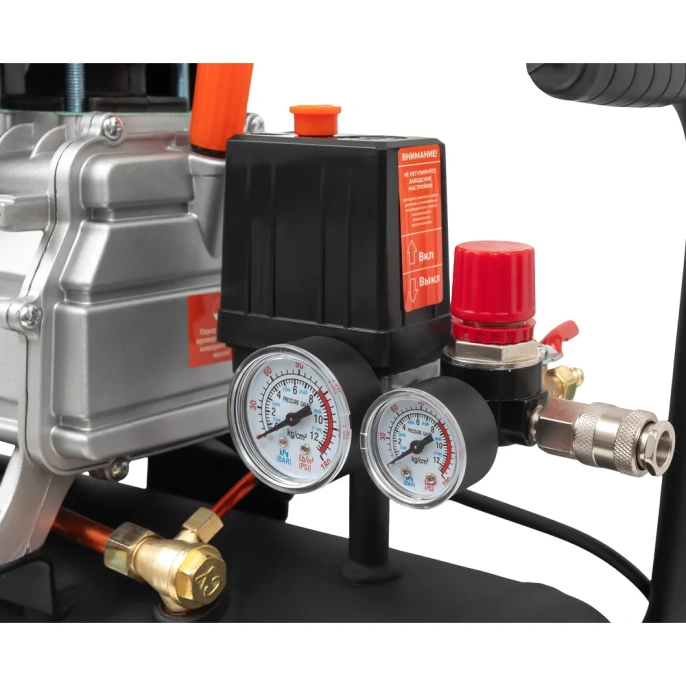 Поршневой масляный компрессор Gigant и набор пневмоинструмента LAS 24/1500K
