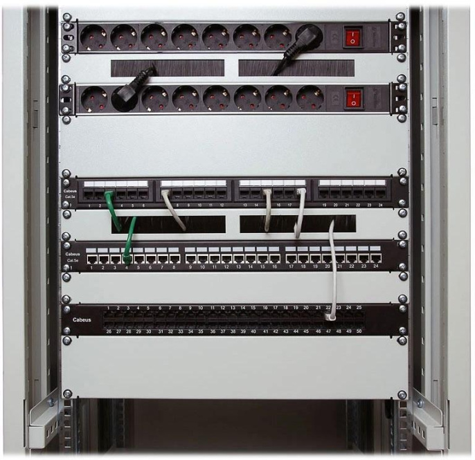 Cabeus PL-12-Cat.5e 10"-Dual IDC Патч-панель 10", установочный размер 236 мм, 12 портов RJ-45, категория 5e, Dual IDC