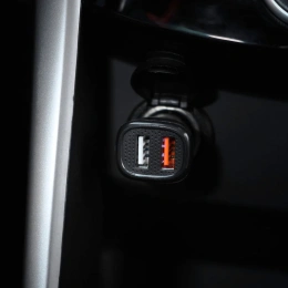 Автомобильный адаптер AIRLINE 2хUSB, QC 3.0 + 2.1 А, 12/24 В AEAK015