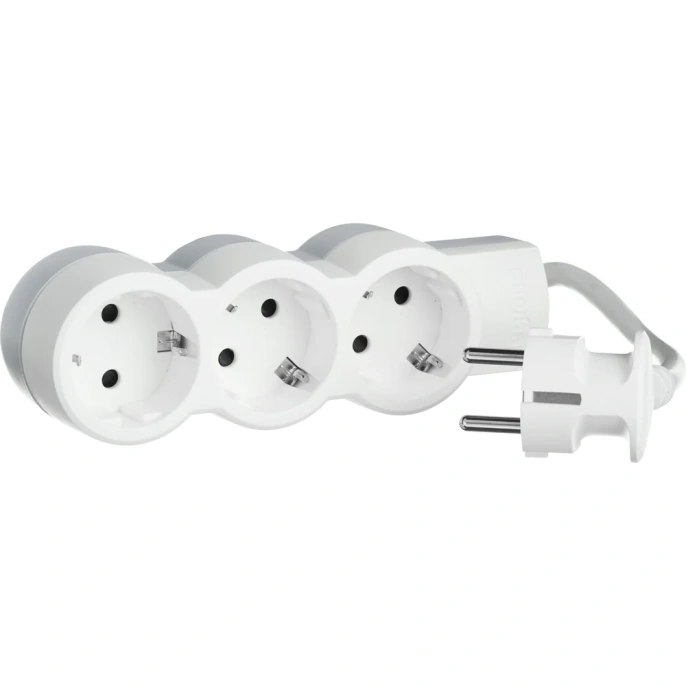 Многорозеточный блок Legrand''Стандарт'' 3 x 2К+З с кабелем длиной 5 м 695003