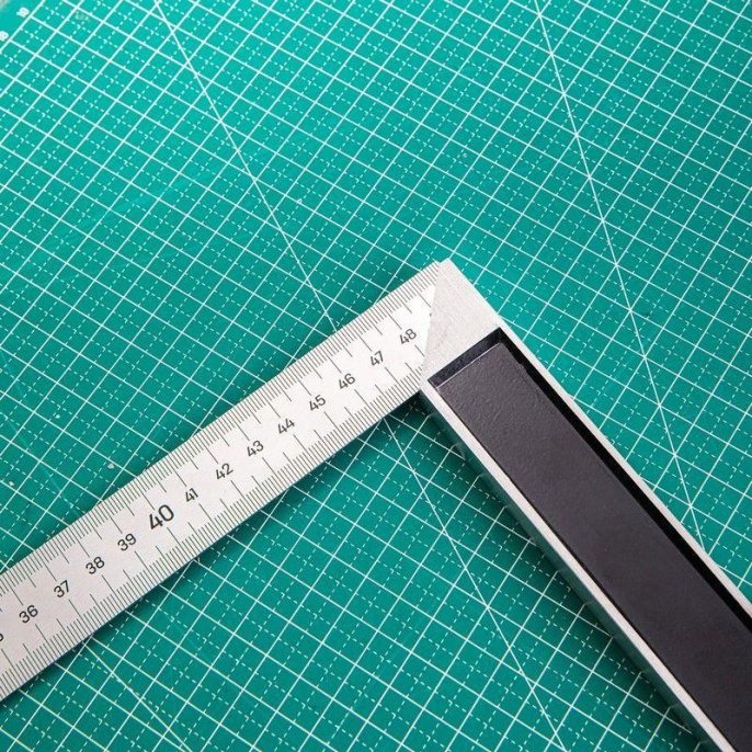 Угловая линейка стальная Deli DL302500 500мм, нержавеющая сталь + алюминиевое основание