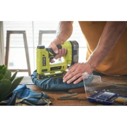 Аккумуляторный степлер Ryobi ONE+ R18ST50-0  без аккумулятора в комплекте 5133004496