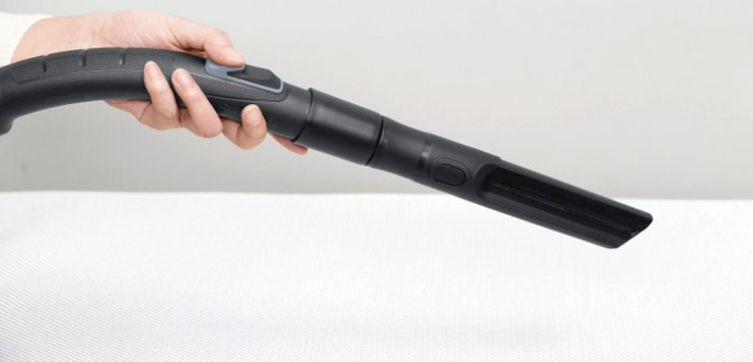 Пылесос Karcher VC 2 1.198-030.0 сухая уборка, объем фильтр-мешка: 2.8 л, радиус уборки: 7.5 м, фильтр Hepa 12, насадки: для пола, щелевая, насадка-щетка для мебели