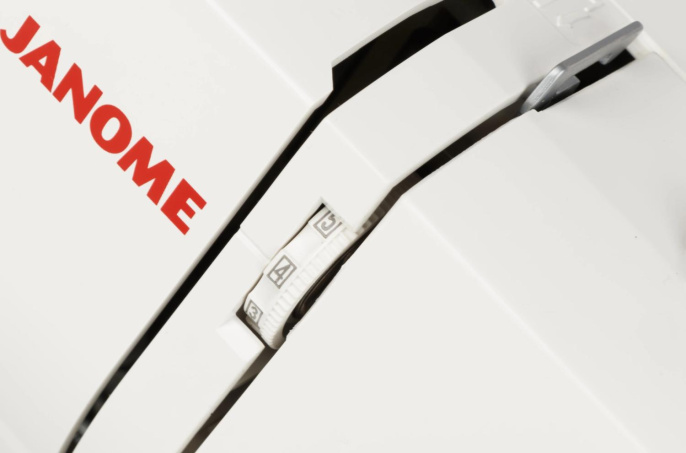 Швейная машина Janome 311PG белый/розовый