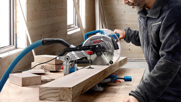Торцовочная пила Bosch GCM 216 1300Вт 4800об/мин d 216мм (0601B33000)