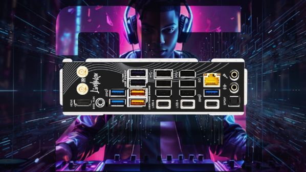 ASRock представила материнскую плату с 25 портами USB