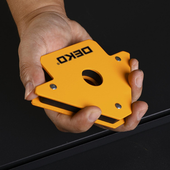 Угольник магн. Deko DKMC1 065-0640