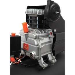 Поршневой масляный компрессор Gigant и набор пневмоинструмента LAS 50/1800K