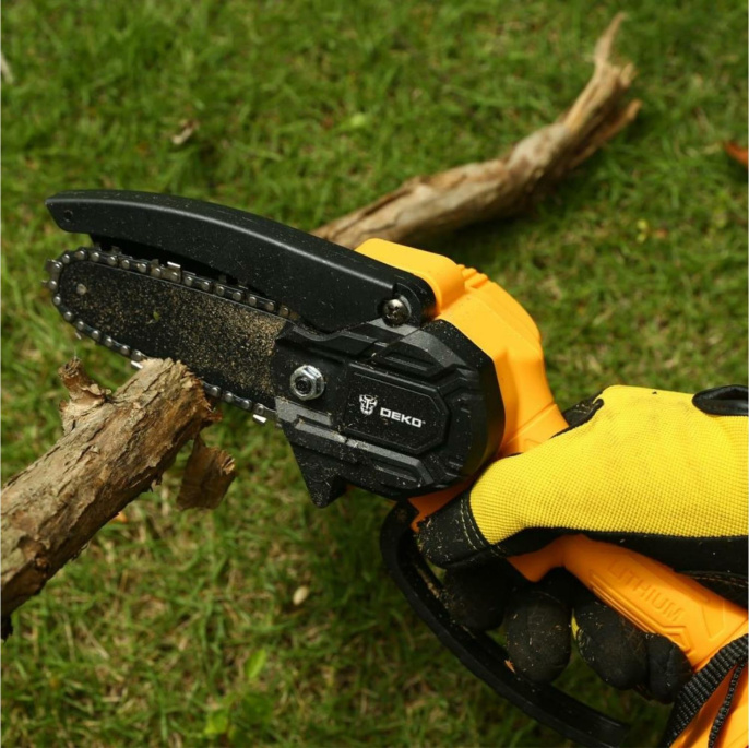 Аккумуляторная цепная пила Deko DKCHS 20-4. дл.шины:4" 10cm 1аккум. 2Ач ЗУ 063-4308
