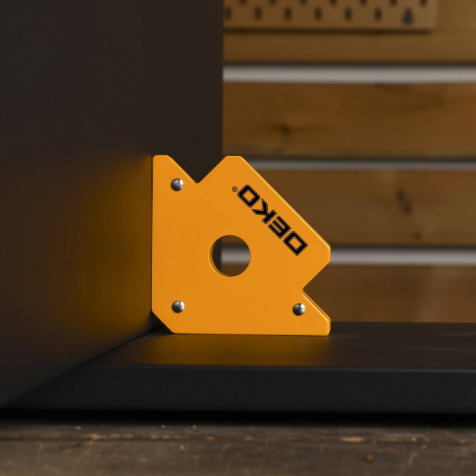 Угольник магн. Deko DKMC1 065-0640