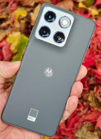 Сверхтонкий середняк. Первые обзоры Motorola Edge 70