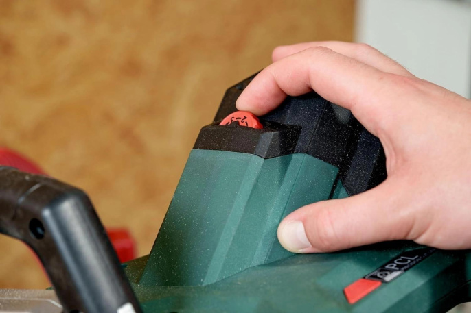 Торцовочная пила Metabo KGSV 216 MC 1500Вт 5300об/мин d 216мм