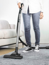 Пылесос Karcher VC 2 1.198-030.0 сухая уборка, объем фильтр-мешка: 2.8 л, радиус уборки: 7.5 м, фильтр Hepa 12, насадки: для пола, щелевая, насадка-щетка для мебели