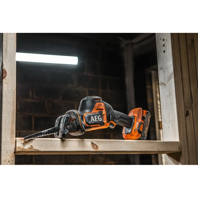 Сабельная бесщеточная пила BUS18SBL-0 AEG 4935479662