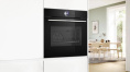 Духовой шкаф электрический Bosch Serie 8 HSG7361B1, 71л, дверца с 3 стеклами, черный