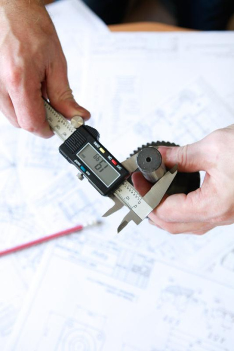 Штангенциркуль электронный Ada Mechanic 150 черный металлический кейс А00379