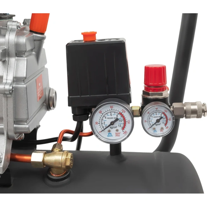 Поршневой масляный компрессор Gigant и набор пневмоинструмента LAS 50/1800K