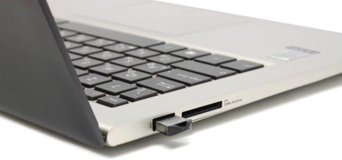 Флешка USB Silicon Power Touch T01 8ГБ, USB2.0, черный и серебристый [sp008gbuf2t01v1k]