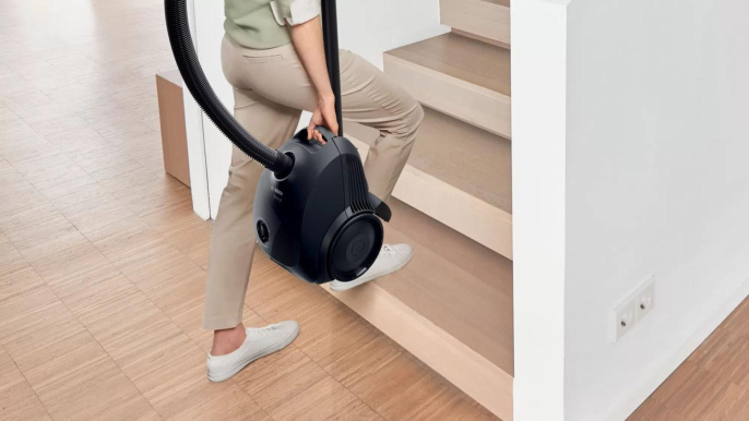 Пылесос Bosch BGBS2LB1, 600Вт, черный/черный