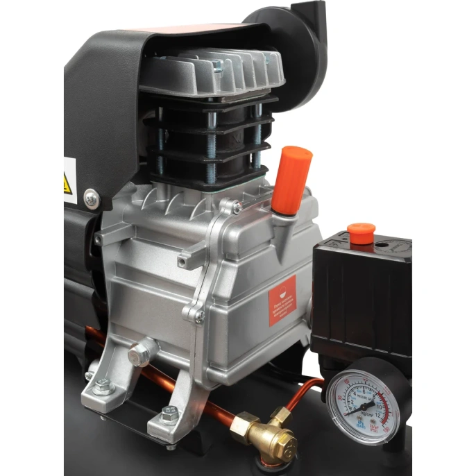 Поршневой масляный компрессор Gigant и набор пневмоинструмента LAS 50/1800K