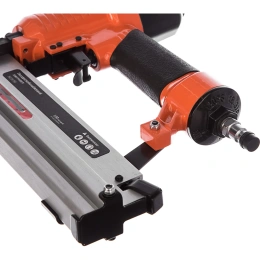 Гвоздескобозабивной пистолет (скобы 16-40 мм; гвозди 15-50 мм) Gigant NC15/50