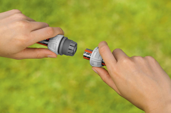 Муфта соединительная Gardena 18232-29.000.00 Д.вх.1/2" Д.вых.1/2"