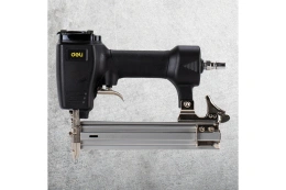 Пневматический нейлер гвоздезабивной пистолет DELI DL-QDQ-F30B 4-7 атм вместимость магазина 100 гвоздей длина гвоздей 10-30мм 102986